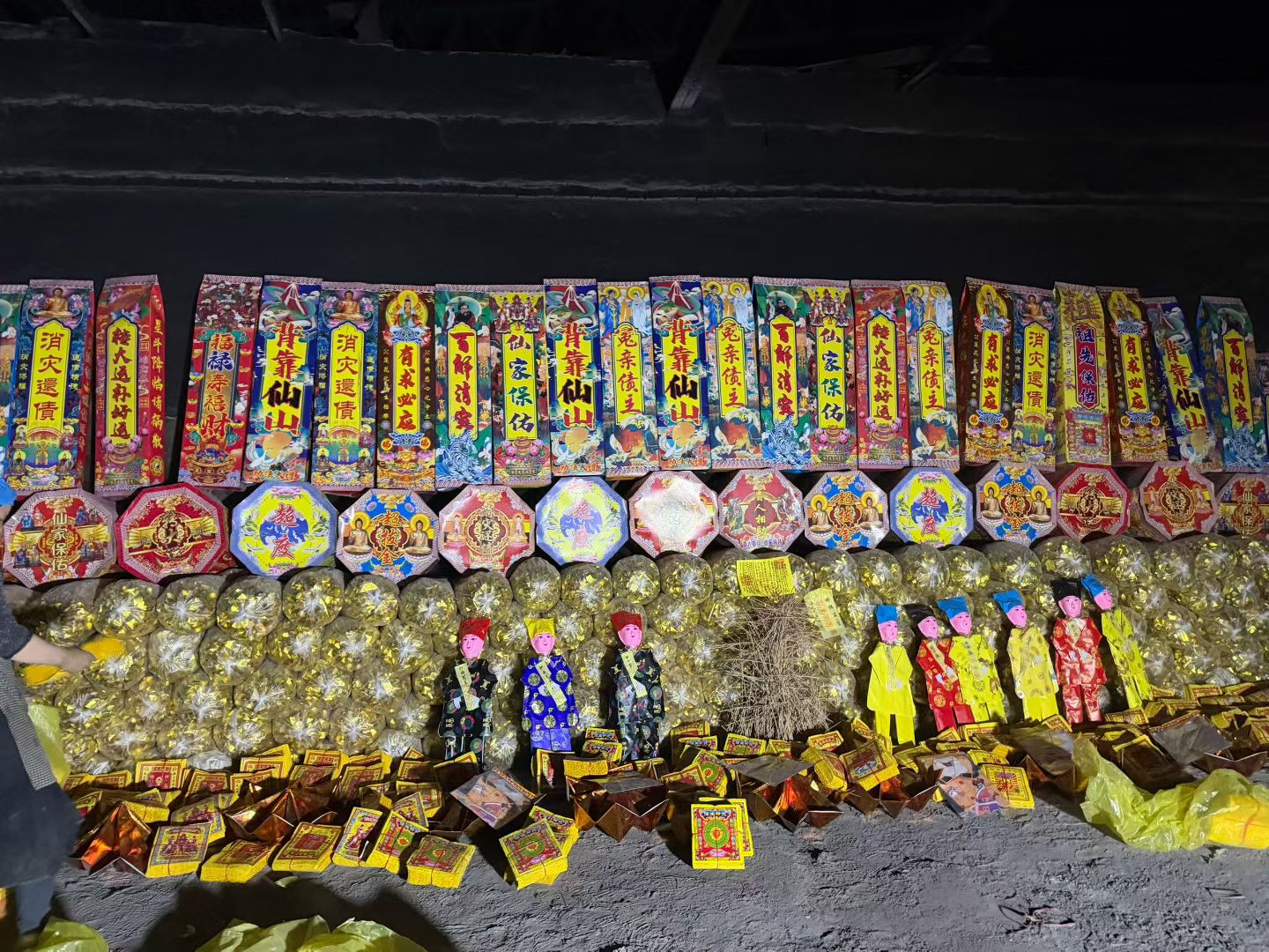 Auspicious Pixiu (with ritual implements included)